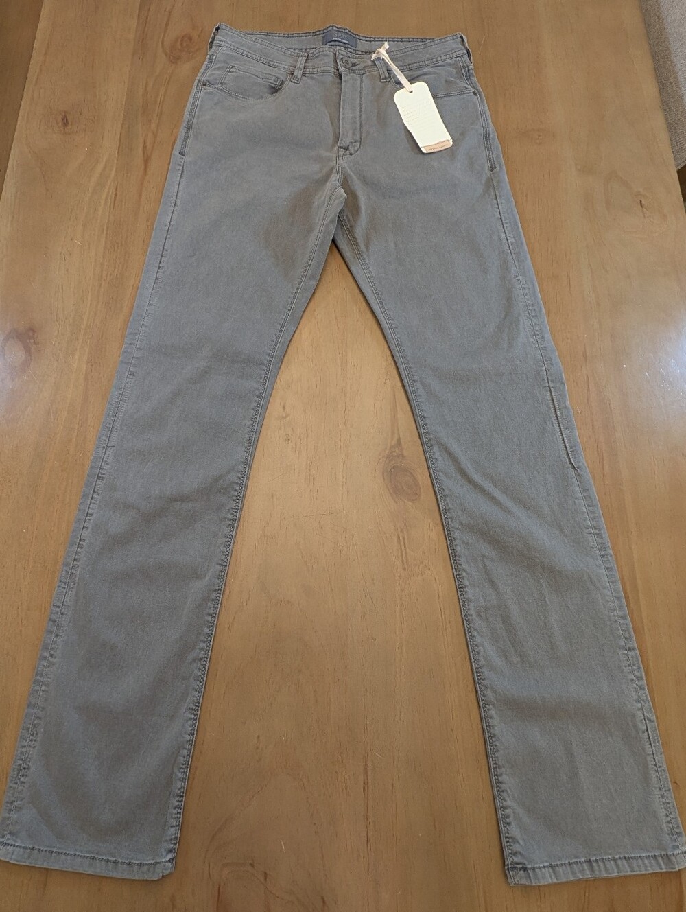 NWT Saks 5th Avenue Gray brand Jeans -Slim Straight In Light Gray Size 32